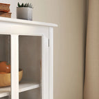 Credenza retrò bianca con ante in vetro e maniglia a campana, 1 pezzo