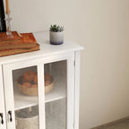 Credenza retrò bianca con ante in vetro e maniglia a campana, 1 pezzo